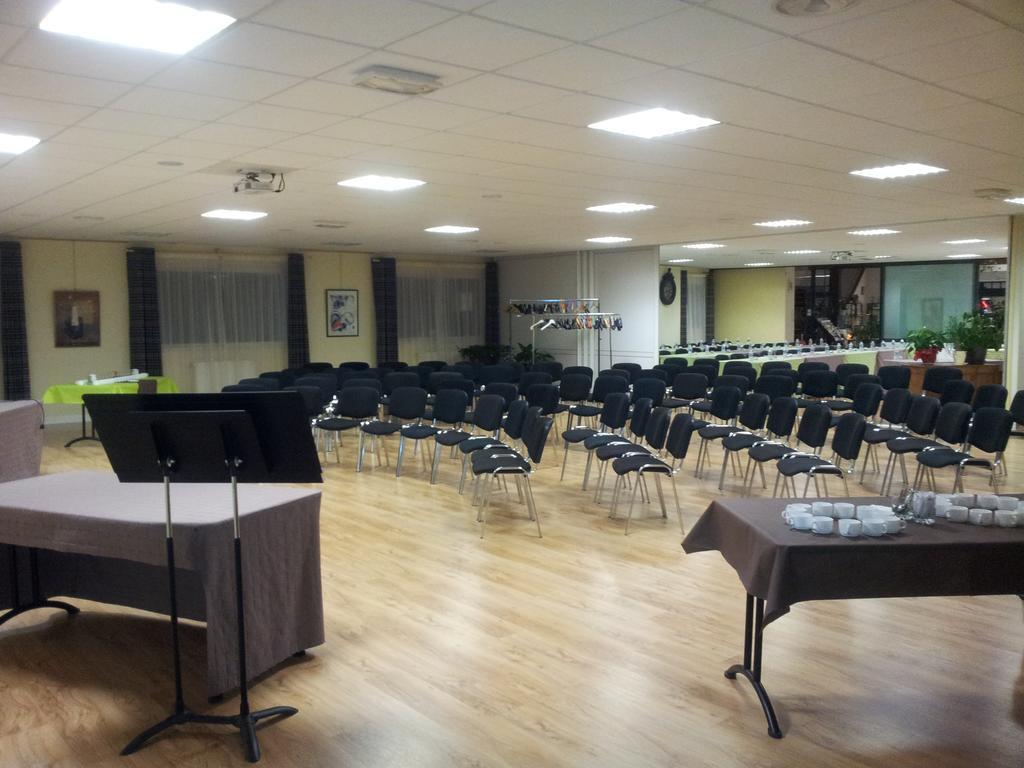 Brit Hotel Essentiel Pontivy Robic Ngoại thất bức ảnh
